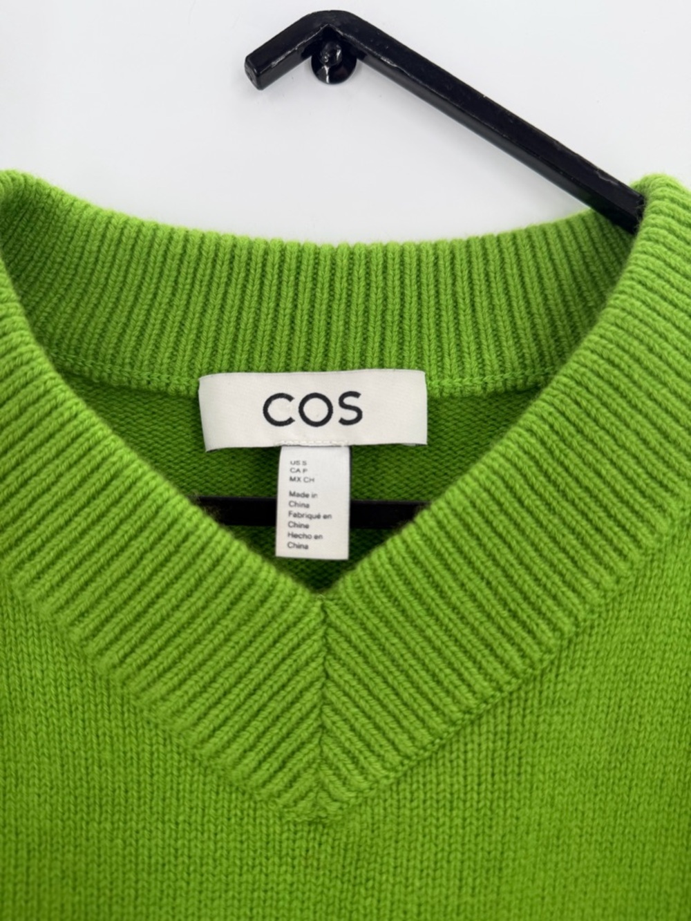 Cos Cropped V-Neck Wool Jumper Sweater In Green - Picture 4 of 7